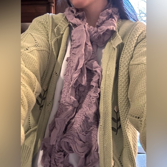 Lavender Ruffled Scarf - Picture 5 of 5